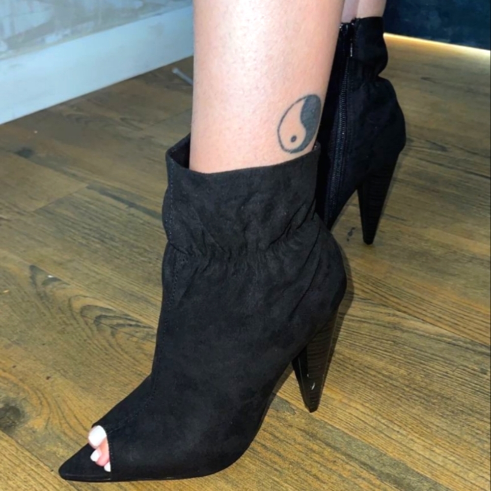 6.5 black woman's ankle boots.